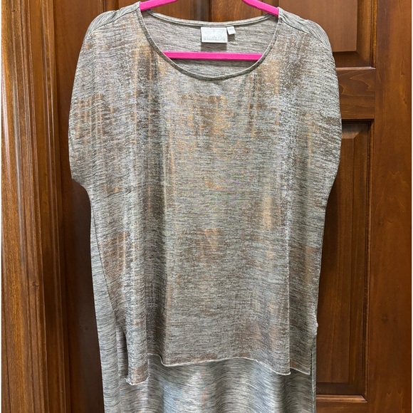 Dantelle Metallic threads high low top. Large - Picture 1 of 3